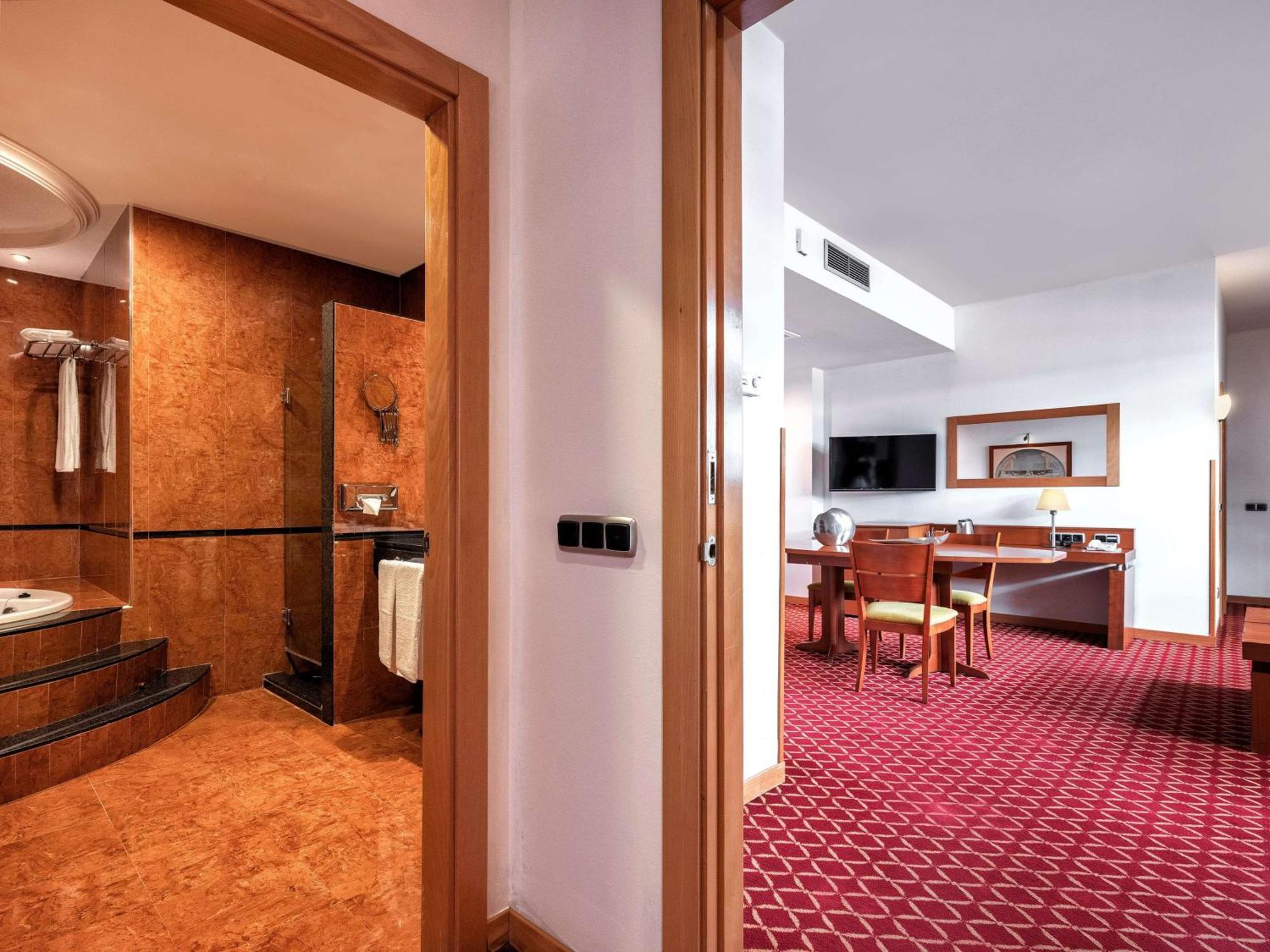 Hotel Zentral León Exteriör bild